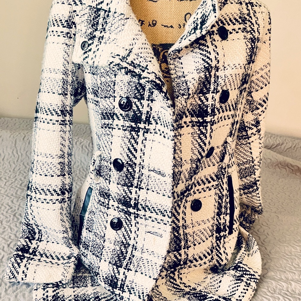 Houndstooth Coat! Really thick, heavy and great quality!